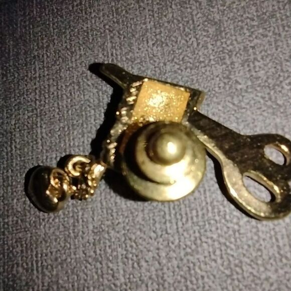 AVON Sewing Lapel Pin Needle & Thread Dangling Heart EUC - Picture 4 of 7